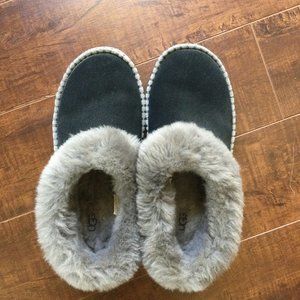 UGG Wrin Slippers size 7